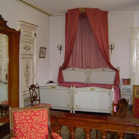 Chateau De La Chapelle Des Bois Gasthof Fleurie