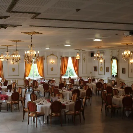 Chateau De La Chapelle Des Bois Guest house Fleurie